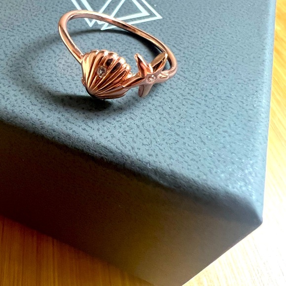 925 Rose Gold Adjustable Ring with Diamond Accents. Shell and Starfish - Picture 3 of 5